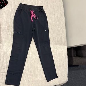 Figs high waisted Kade cargo scrub pants. XS PETITE